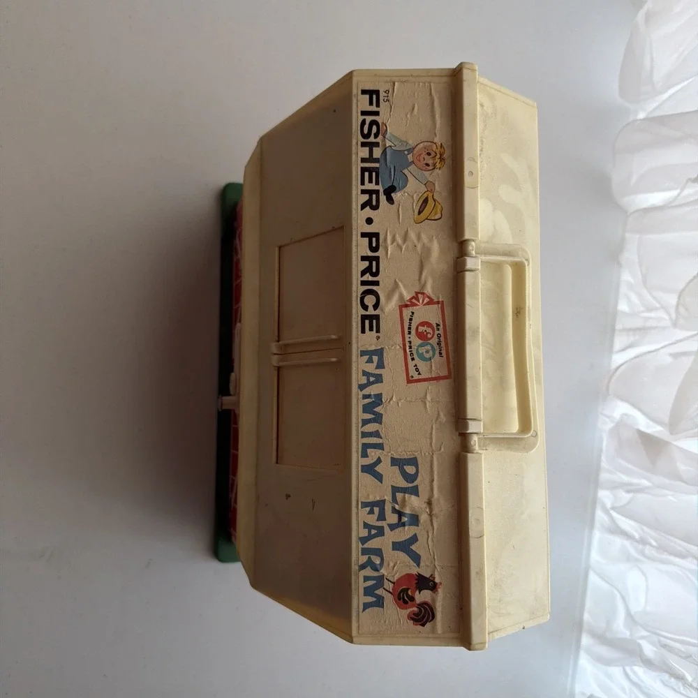 Vintage 1977 Fisher Price Play Family Farm #915 12 Little People!